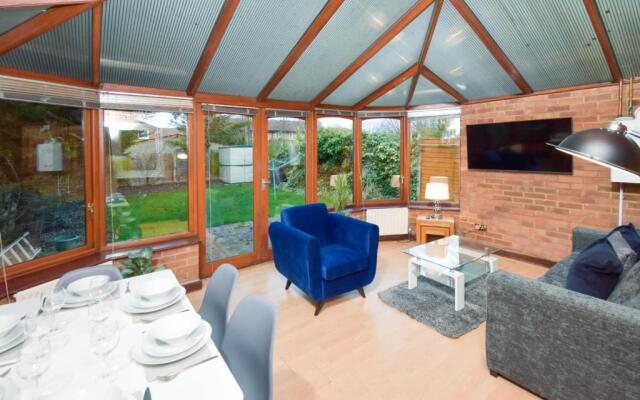 Silicon Court -Milton Keynes -4 bedroom Sleeps 7