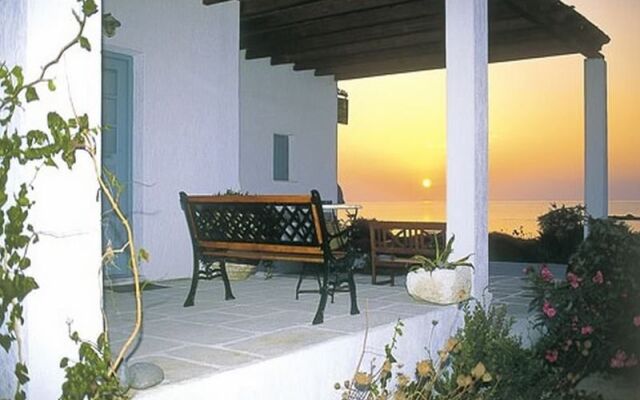 Anemoessa Rooms & Studios