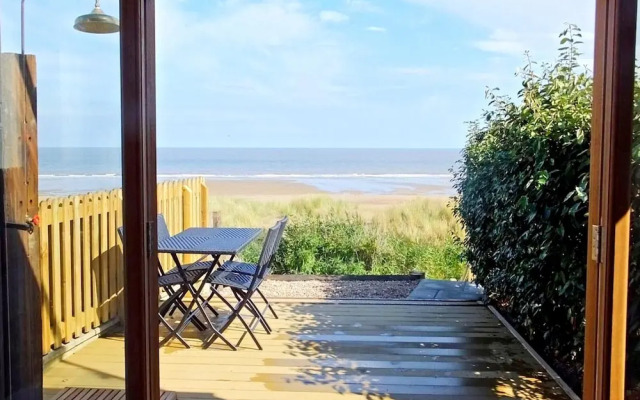 Seaside Comfort With Parking