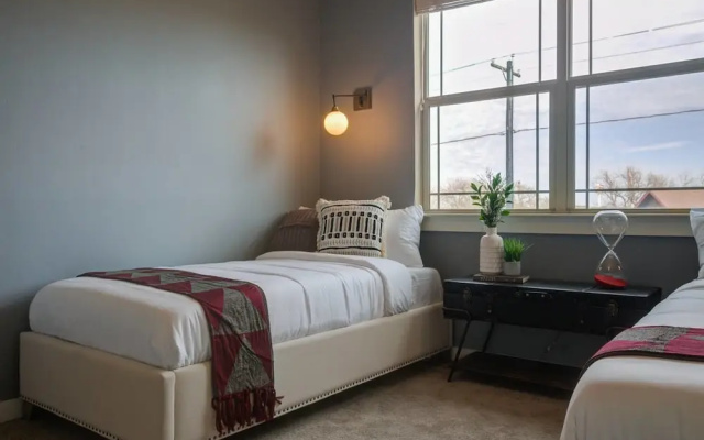 Spacious 3br/3ba Minutes From DT by Domio
