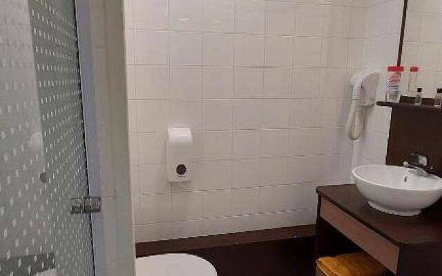 Studio meublé avec parking idéalement placé