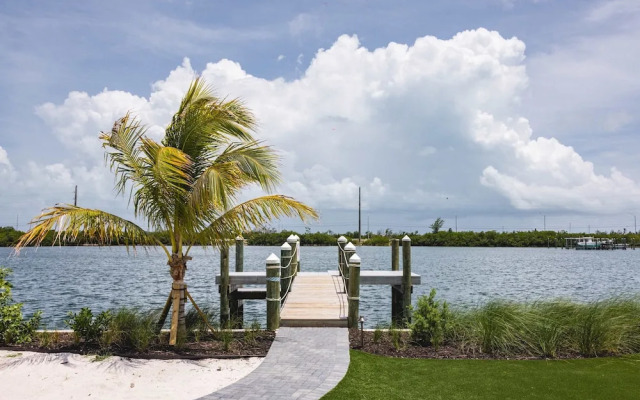 New Waterfront Home - Dreamside House