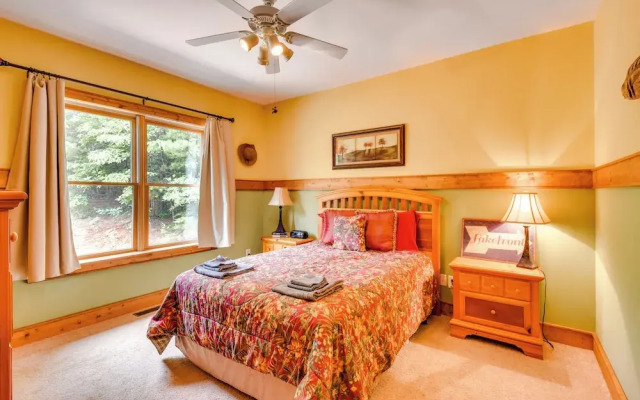 Dog-friendly Lavonia Home w/ Dock & Lake Access