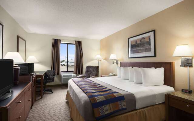 Days Inn by Wyndham Oglesby/ Starved Rock