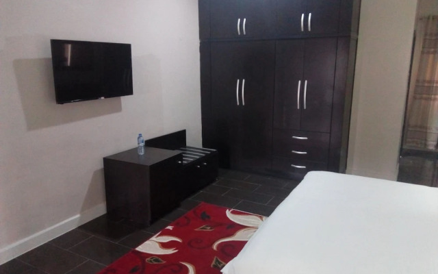 Aliz Ambruz Hotel