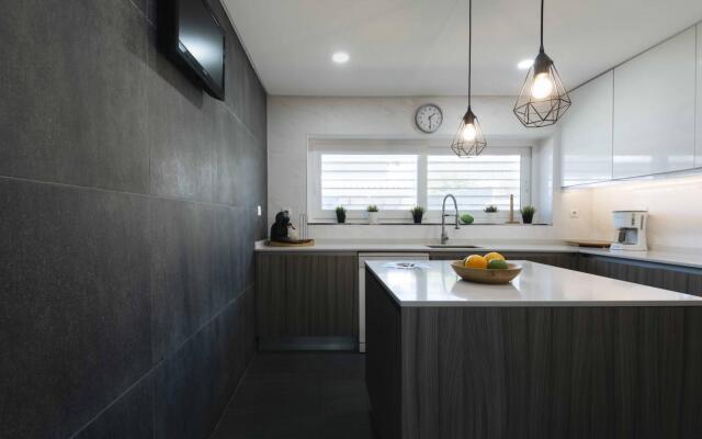 Sesimbra Stylish Villa by Homing