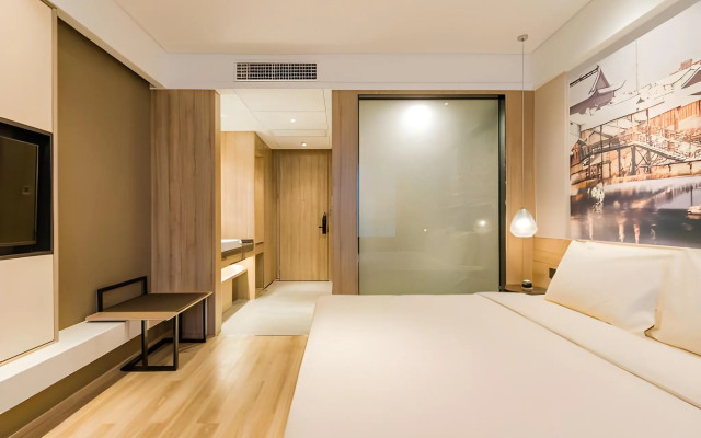 Atour Hotel (Tongxiang Zhenxing Road)