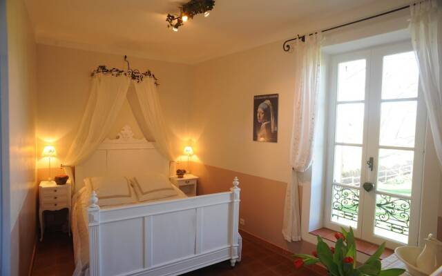 Mansion With 5 Bedrooms in Grans, With Pool Access, Furnished Garden a