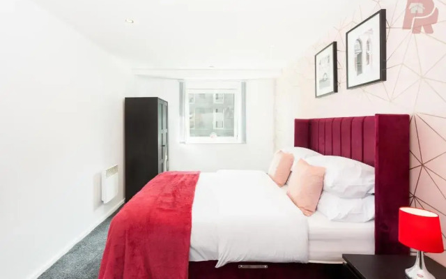 Central Massplaza 2 Bedroom Apartment - Parking & Balcony - Air Conditioned