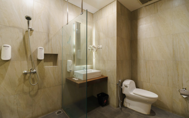 RedDoorz Plus near Ancol