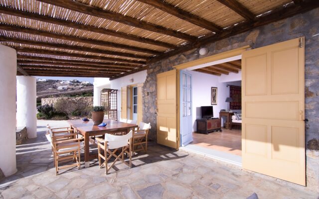 Villa Daphne Anerouses Mykonian Tradition