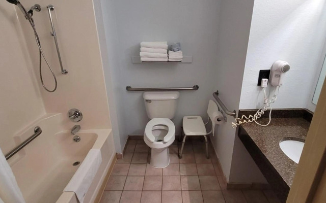 Pictured Rocks Inn & Suites