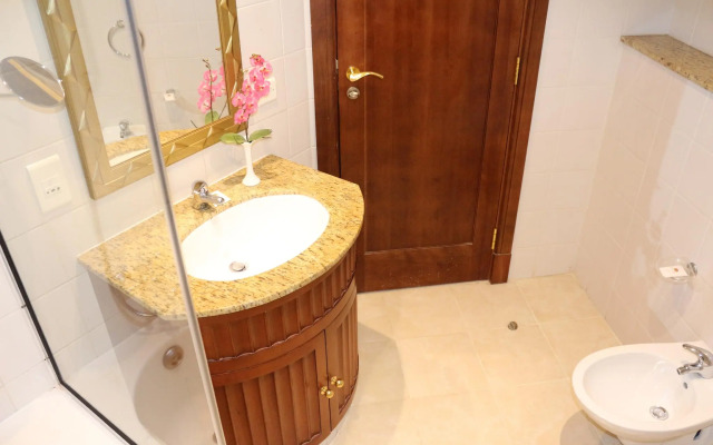City Seasons Suites