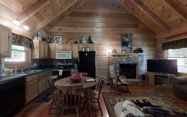 Karen's 2 Bedroom Cabin by RedAwning