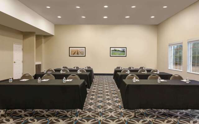 La Quinta Inn & Suites by Wyndham I-20 Longview South