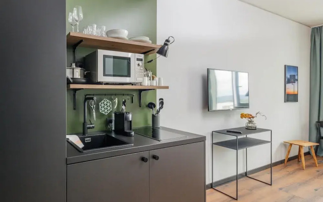 Black F House - Serviced Apartments