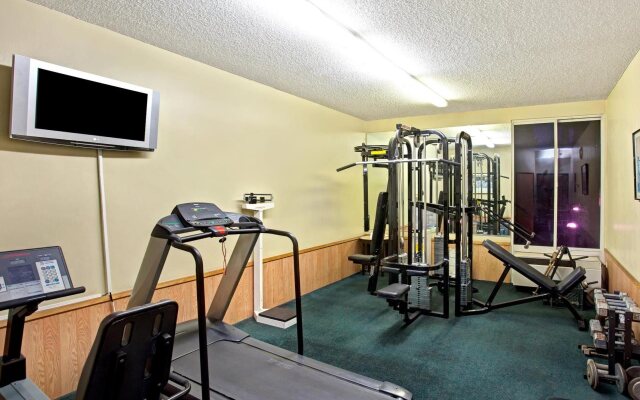 Best Western Plus Commerce Hotel