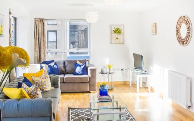 Large luxury 2 bed 2 bath-Pym Court