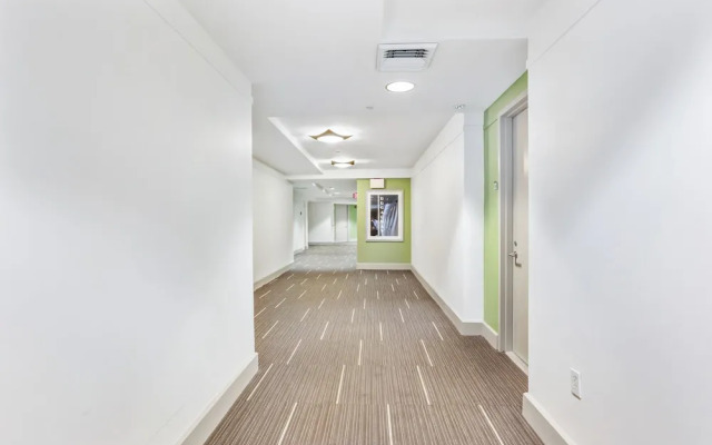 Lyx Suites at One Broadway