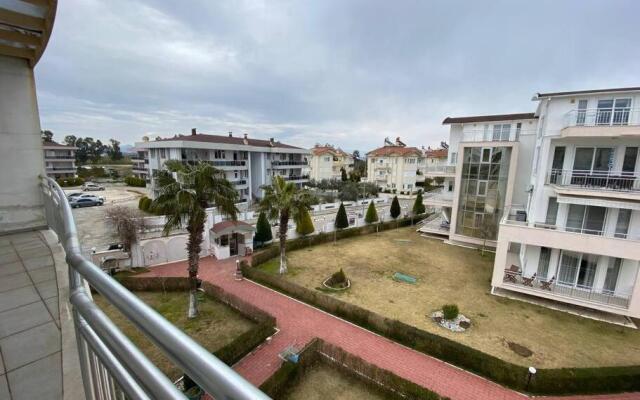Lovely 3 Bedrooms Luxury APT with pool and Gym