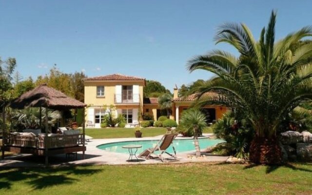Mediterranean Villa Located At The Foot Of The Village Of Gassin And 500M From St Tropez