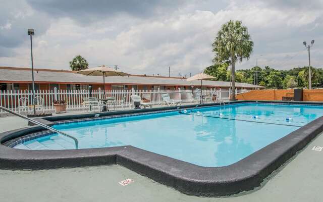 Rodeway Inn & Suites Winter Haven Chain Of Lakes