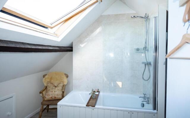 The Flat - Luxurious Apartment in Central Bridport