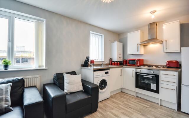 Cosy 2 Bedroom Apartment with Parking