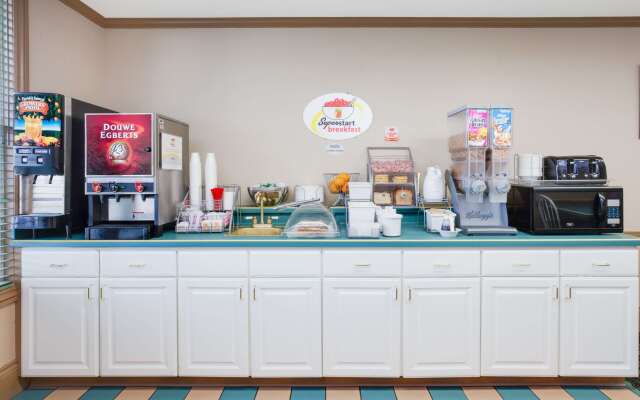 Super 8 by Wyndham Brooklyn