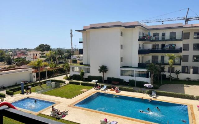 Apparemment avec piscine près de la plage