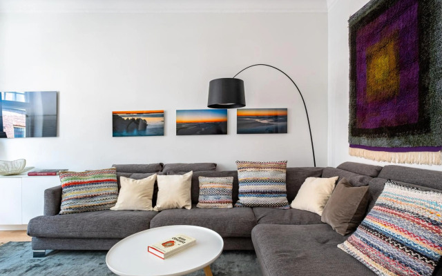 Luxury 2BR Central Getaway, Workation, Staycation, Remote Work