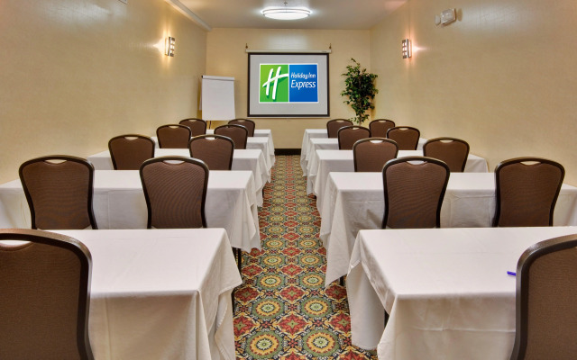 Holiday Inn Express & Suites Rancho Cucamonga by IHG