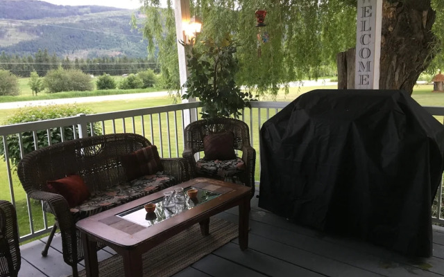 Nana's Nest And Breakfast