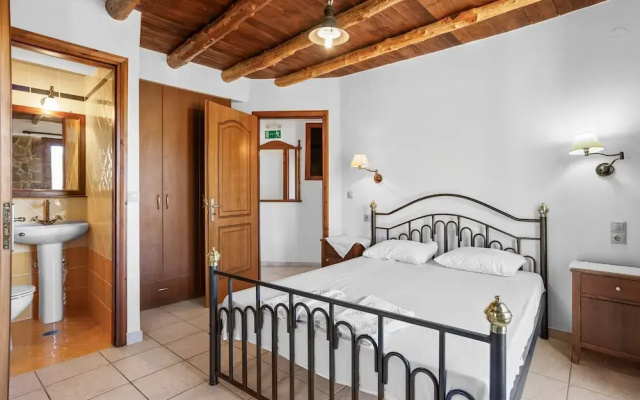 Countryside Apartment 1 With Shared Swimming Pool