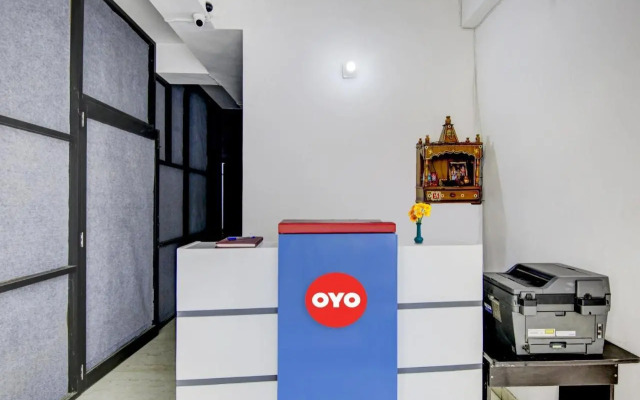 OYO Flagship 80478C Yadav Residency