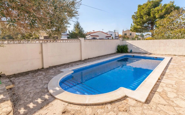Sun-kissed Villa in L'escala With Swimming Pool