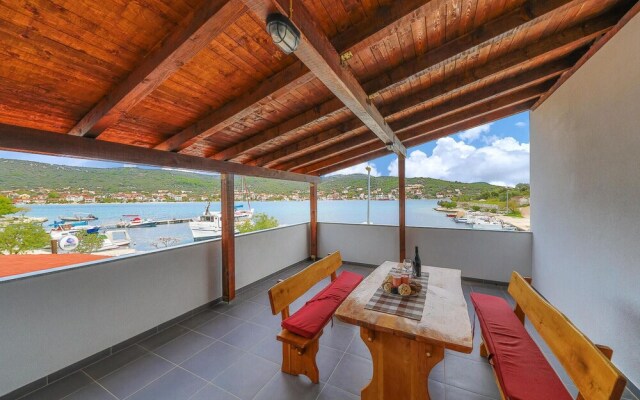 Nice Apartment in Vinisce With 2 Bedrooms and Wifi