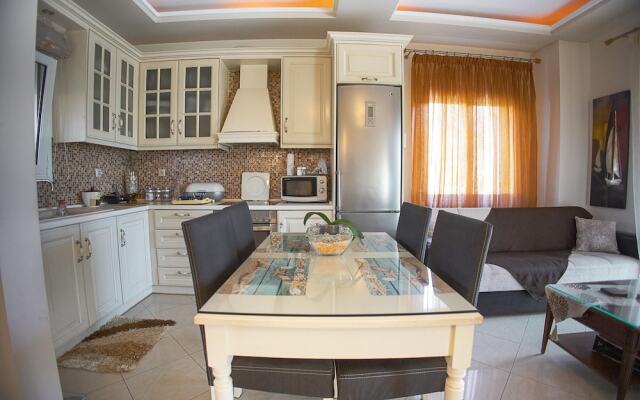 Venia House Marathos