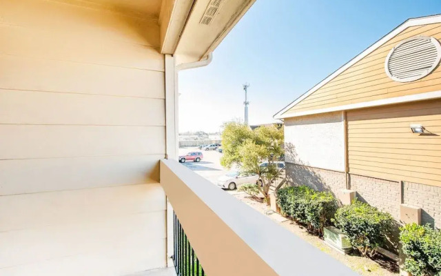 OYO Apartments at Eden Pointe