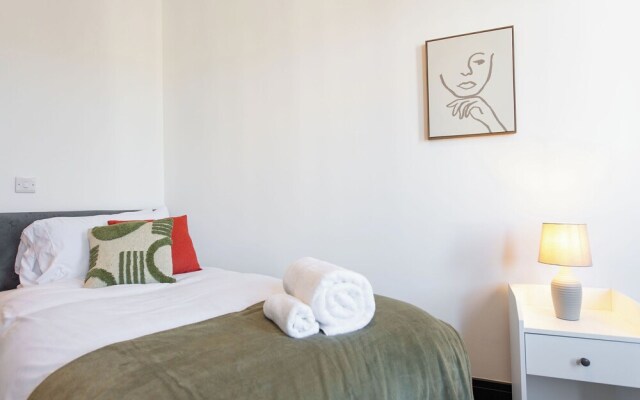 Kings Building- 2 Bed & Bathroom Flats