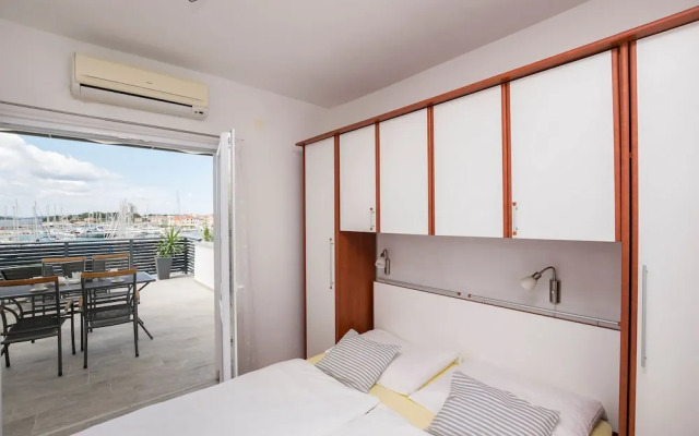 Apartments and Rooms Mare