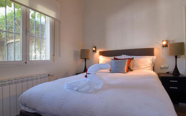 Graceful Villa in Sayalonga with Swimming Pool