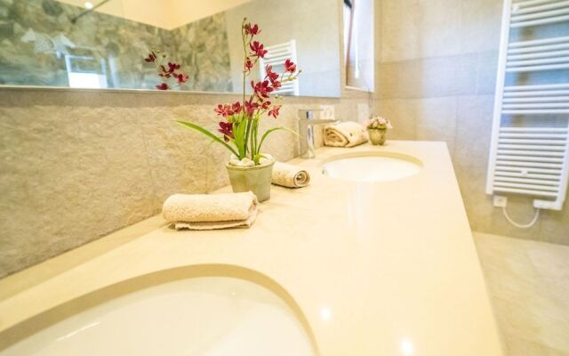 VMG Private Suites - Adults Only