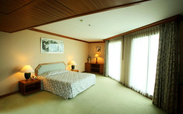 Thumrin Thana Hotel