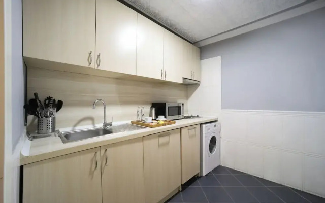 Meroddi Galata Flats