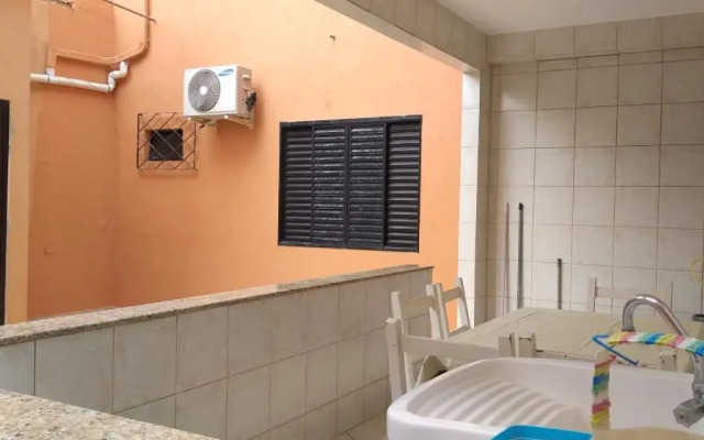 Casa 02 dorm na Rua Salmao