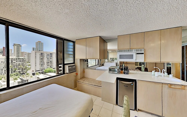 Hawaiian Monarch 1607 Condo by Redawning