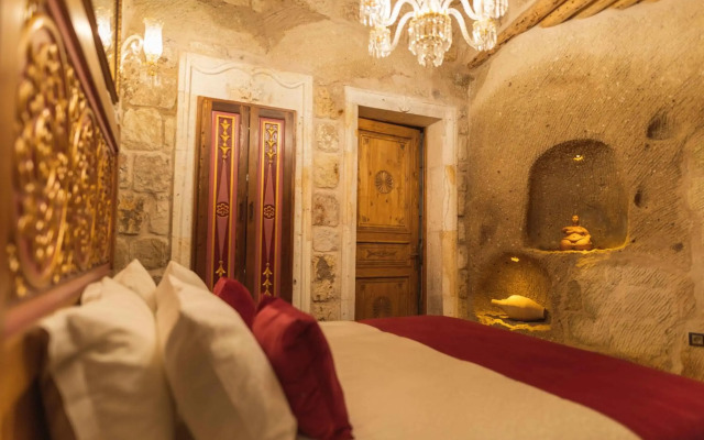 Solo Cave Suites
