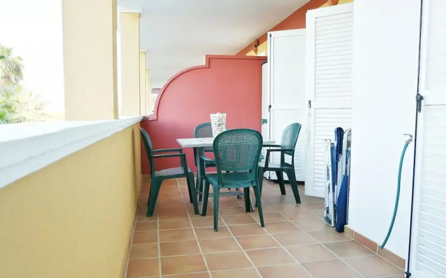Bright Apartment With Pool Access