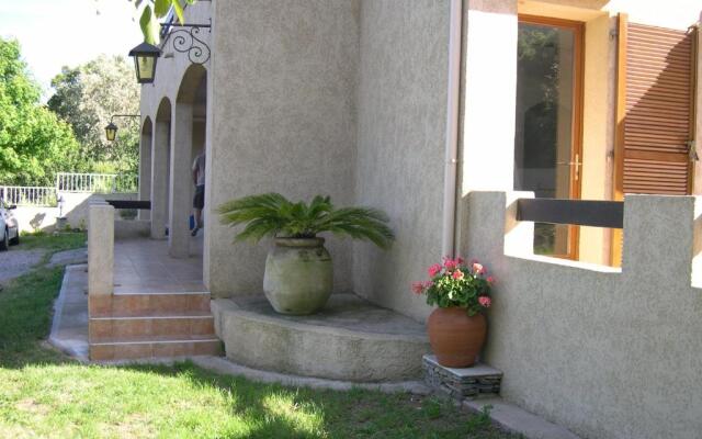 Bas de Villa chez Mr.Girolami Dominique